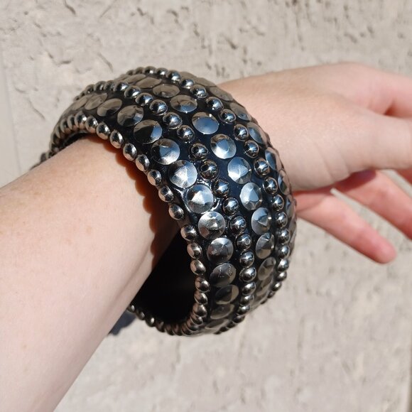 Lane Bryant Studded Silver Metal Bangle Bracelet Size XL - Picture 2 of 2